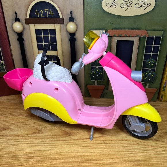 2011 Barbie Scooter Moped Vespa Motorbike - Picture 3 of 9